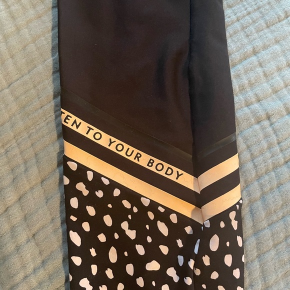 Sarah’s Day x WFA Blackout Sweet and Sassy Legging Medium - Picture 3 of 4